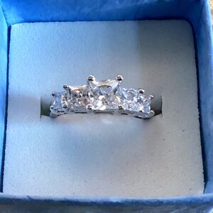 🔥 Last Chance! NWT! 5 stone cubic zirconia ring, size 5